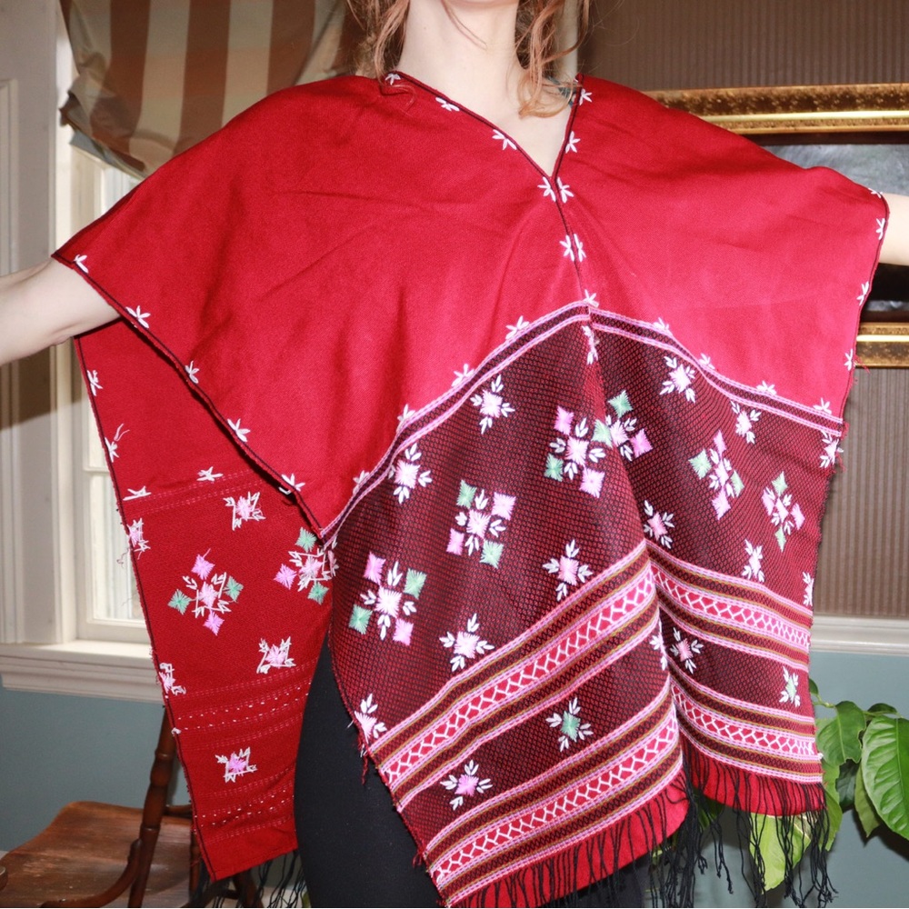 NWOT Handmade Red Mexican Peruvian South American Decorated Fringe Poncho Wrap